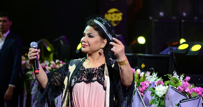 Юлдуз Усманова станцевала в Kiki Challenge под песню Дрейка (видео)