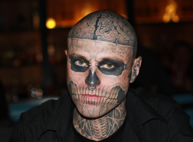 Полностью покрывший тело тату модель Zombie Boy покончил с собой