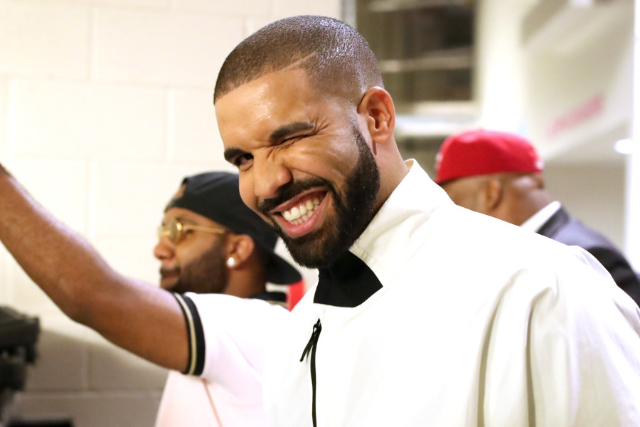 Дрейк опубликовал клип на популярную вирусную песню (видео)