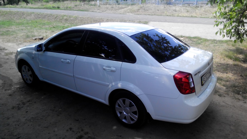 В ГУВД объяснили, почему в Узбекистане еще не начали делать тонировку