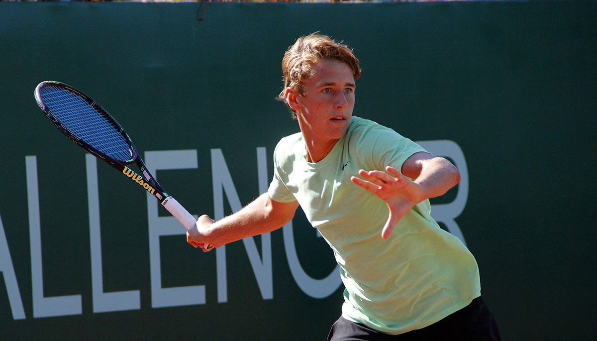 Узбекистанец занял первое место на международном турнире по теннису