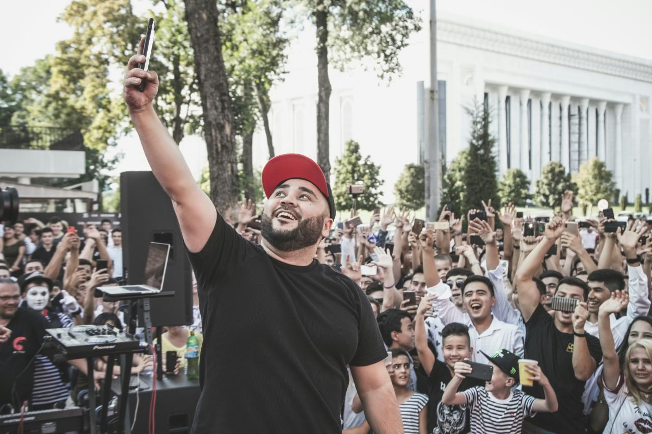 В Ташкенте открылось новое заведение с неформальной тематикой «Бургерная БРО»