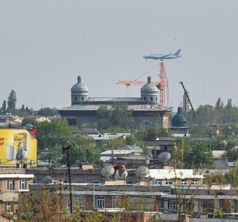 Узгидромет рассказал о причинах жары и вероятности грозы на выходных