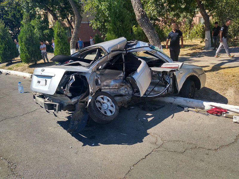 В Ташкенте страшно столкнулись два Lacetti (фото)