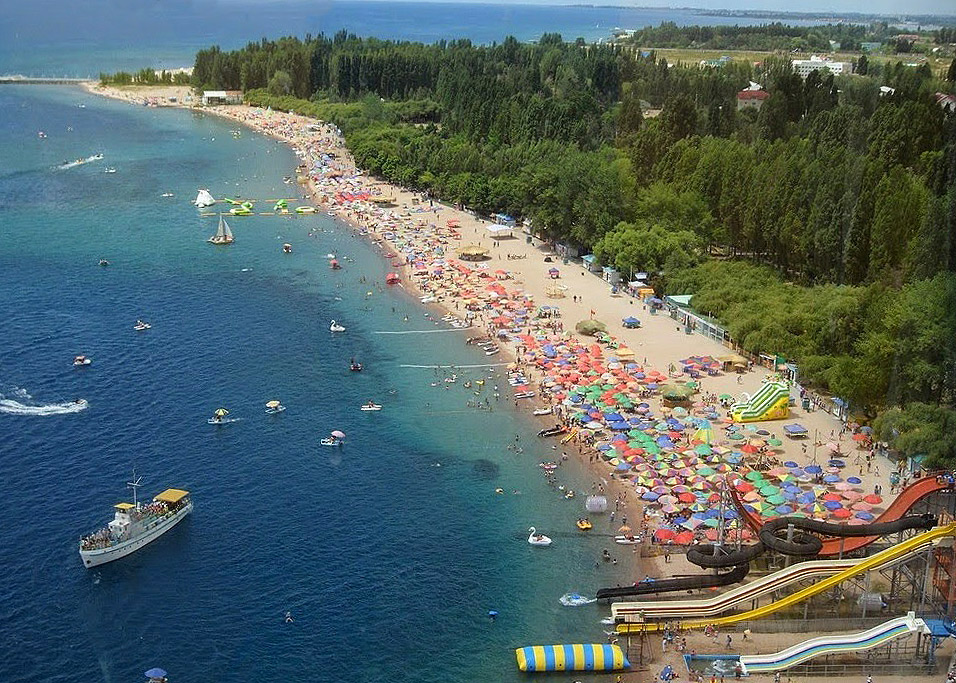 Дайверы сняли на видео заваленное мусором дно Иссык-Куля