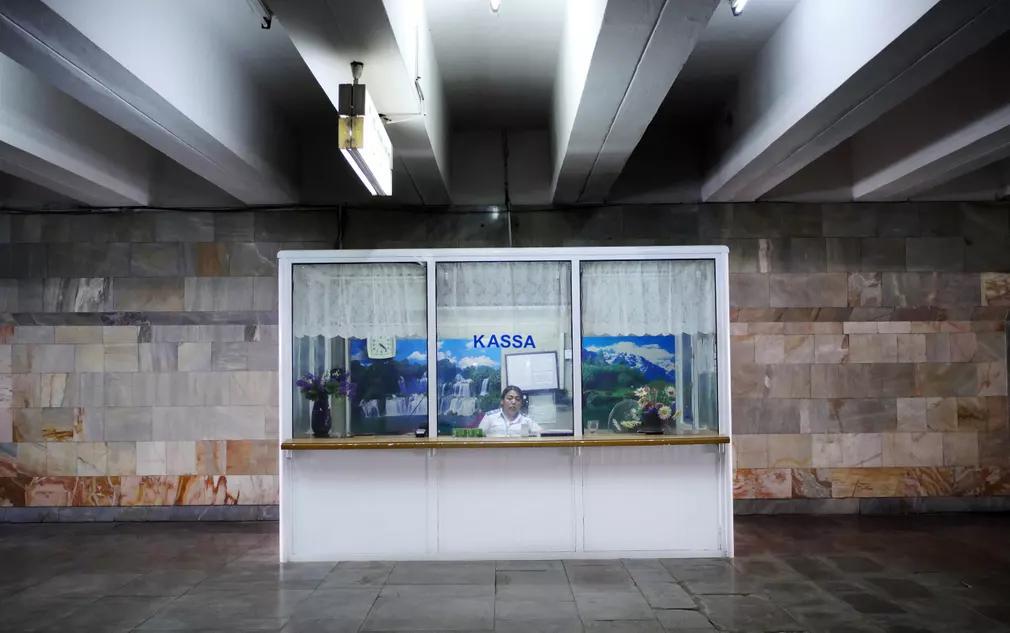 В метро Ташкента объяснили, почему поезда стали ездить медленнее