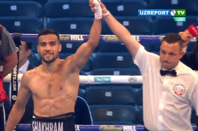 Шахрам Гиясов отправил в нокаут ни разу не проигравшего Хулио Лагуну (видео)
