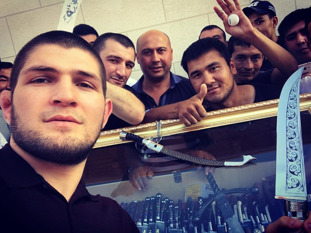 Появилось видео обращения Нурмагомедова к «узбекским братьям»