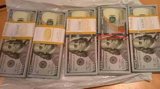 В Ташкенте валютчики открыли обменник у себя дома и теперь не отвертятся 