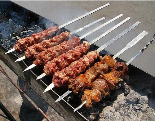 В Намангане произошло массовое отравление шашлыком: двое погибших