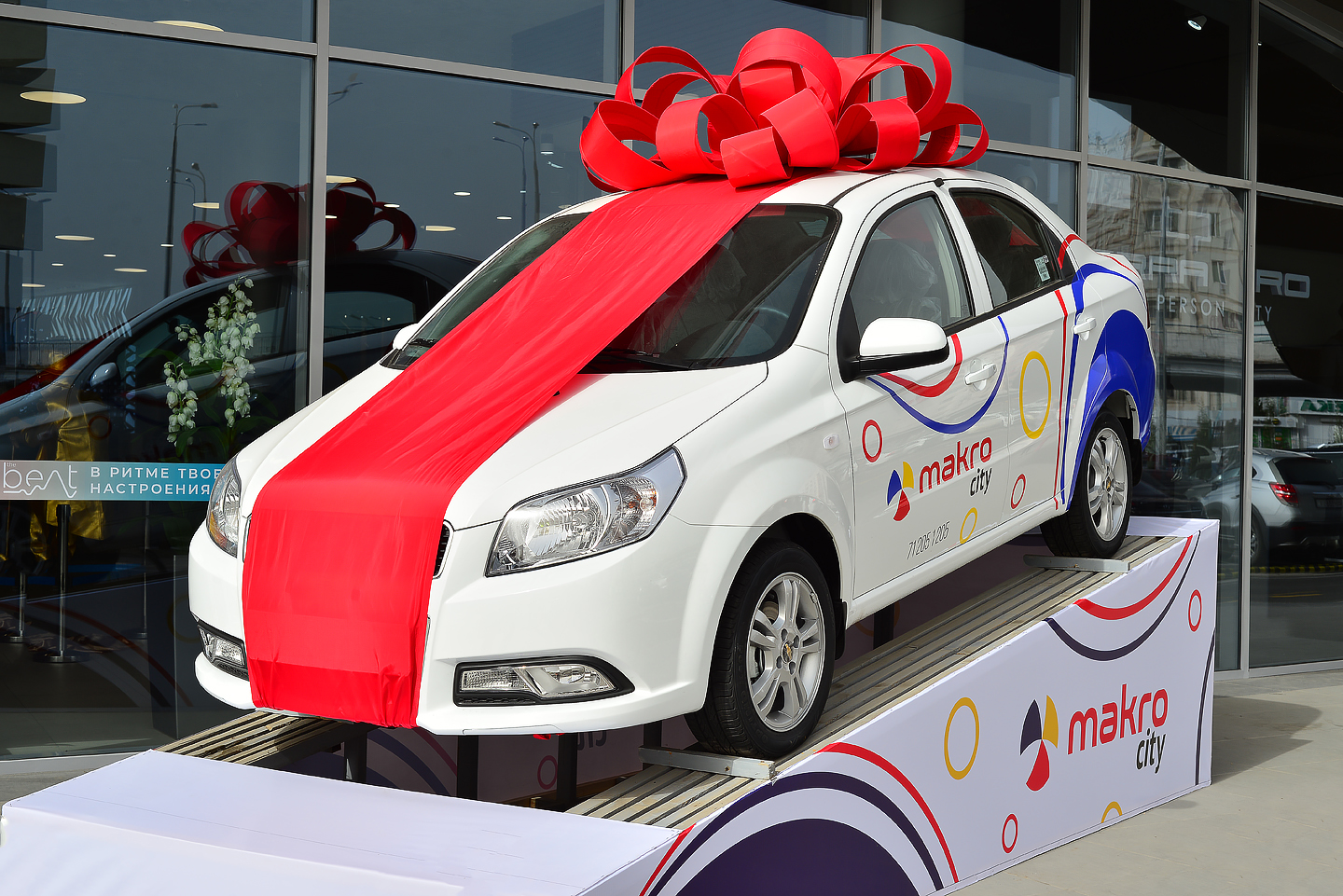 Кто-то уедет на новой машине: Makro City в воскресенье разыграет автомобиль среди покупателей 