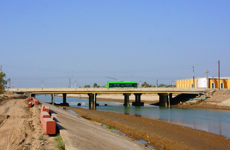 В Ургенче обрушился мост (фото)