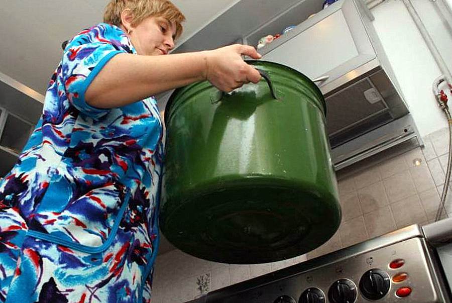 Уставшие купаться под теплой вместо горячей воды узбекистанцы нашли способ платить меньше