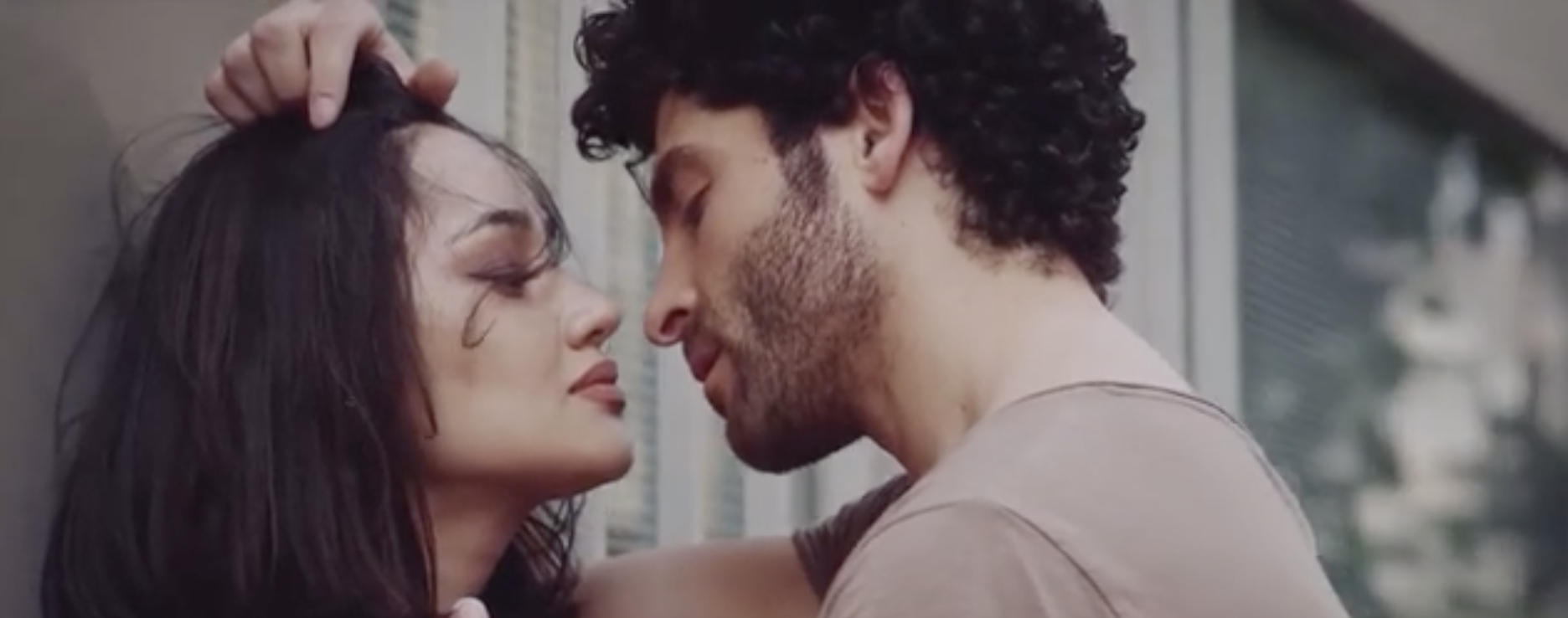 У певицы Шахло Ахмедовой забрали лицензию за слишком «откровенный» клип и не соответствие национальным ценностям (видео)