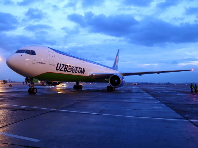 Самолет рейса Ташкент-Мумбаи экстренно сел в Самарканде