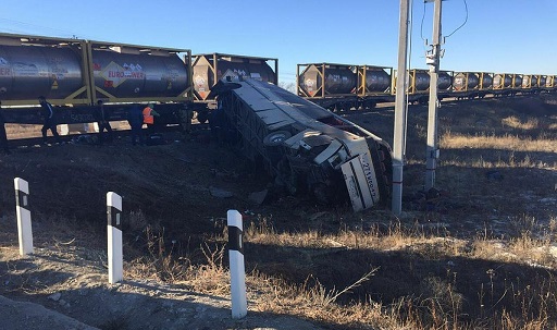 МЧС обнародовало имена пяти узбекистанцев, погибших при столкновении поезда с автобусом под Саратовом