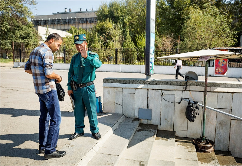 Дежурившую у входа в метро милицию попросили уйти