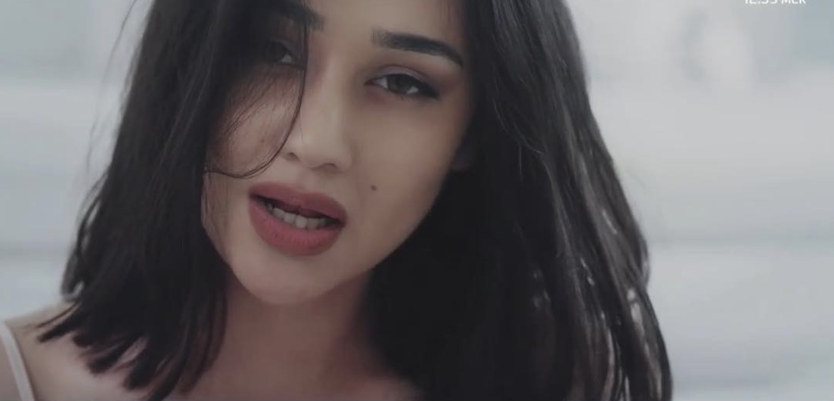 Лишенная лицензии Шахло Ахмедова призвала включать RU TV и голосовать за «Летние дожди»