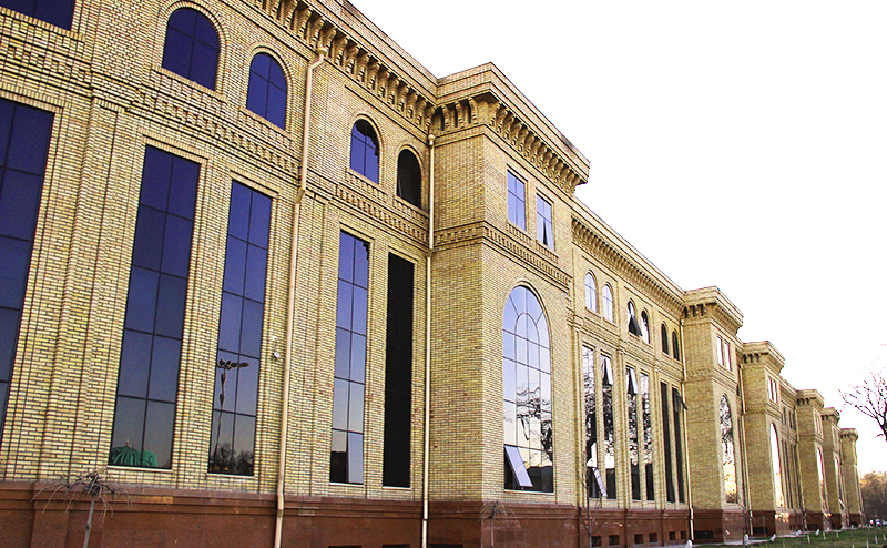 В Мининфокоме нашли объяснение неработающим в Узбекистане Facebook и YouTube