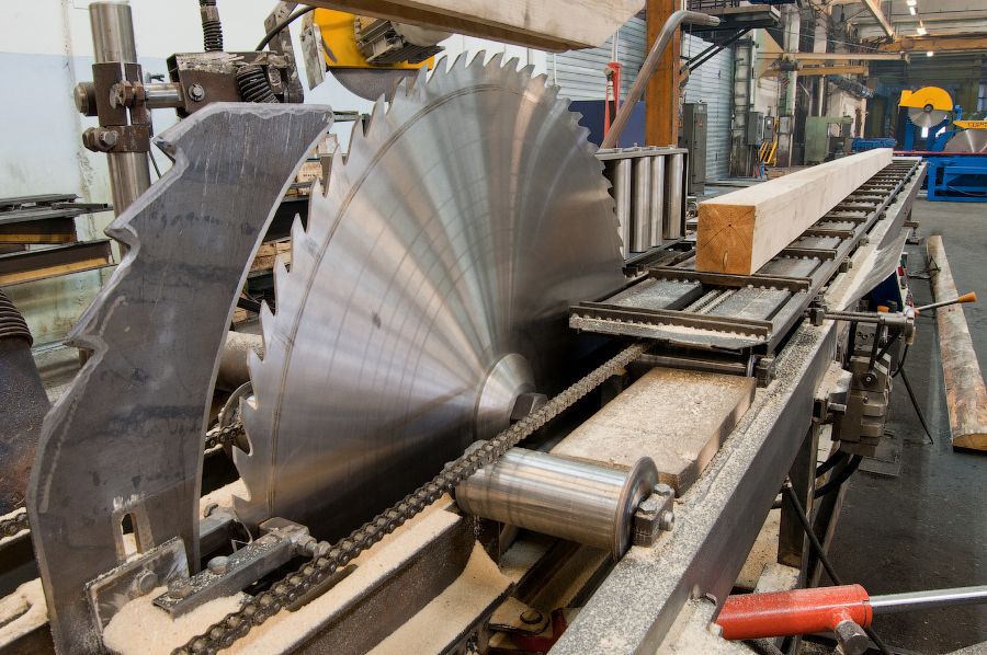 Узбекистанец случайно отрезал себе часть головы