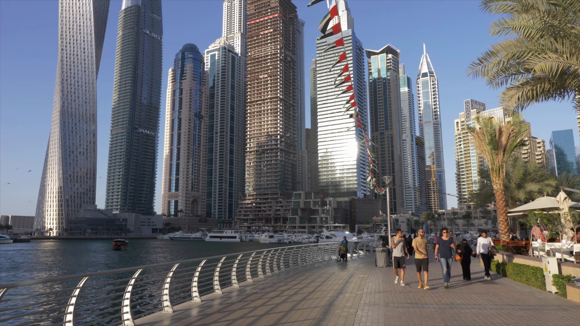 В Дубае пять нигерийских массажисток сняли голым узбекистанца и обокрали его