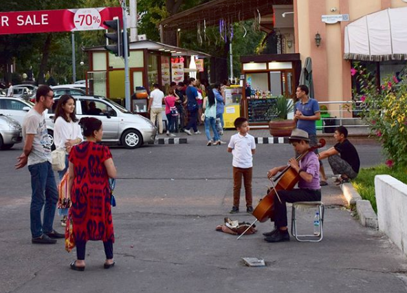 Названа любимая песня узбекистанцев, которую слушают на повторе