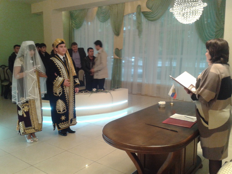 Подсчитано число нерасписанных пар в Узбекистане