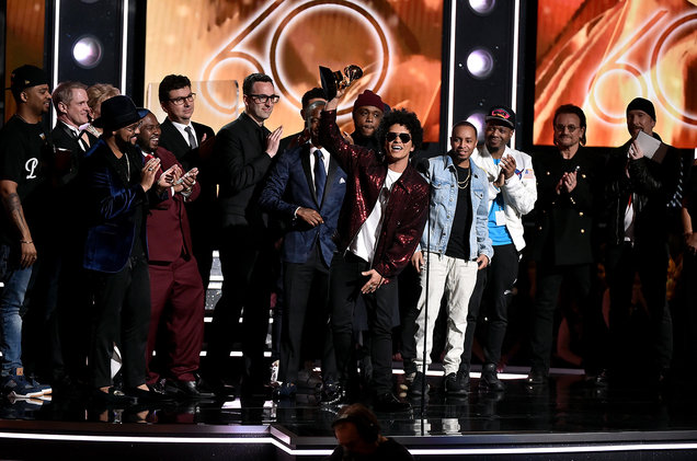 Названа песня года