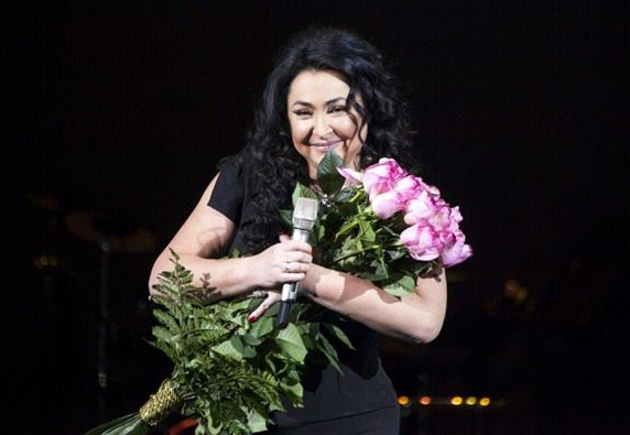 Лолита объяснила десятиминутную остановку во время концерта в Ташкенте (видео)