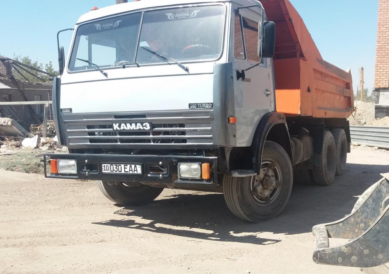 В Сырдарье мужчина хотел починить свой «КамАЗ» и  погиб