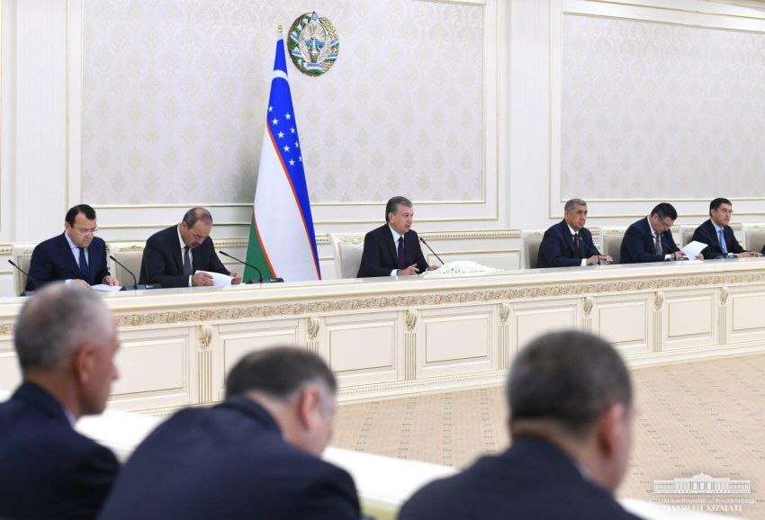 Президент раскритиковал работу хокима Шайхантахурского района и лишил его должности 