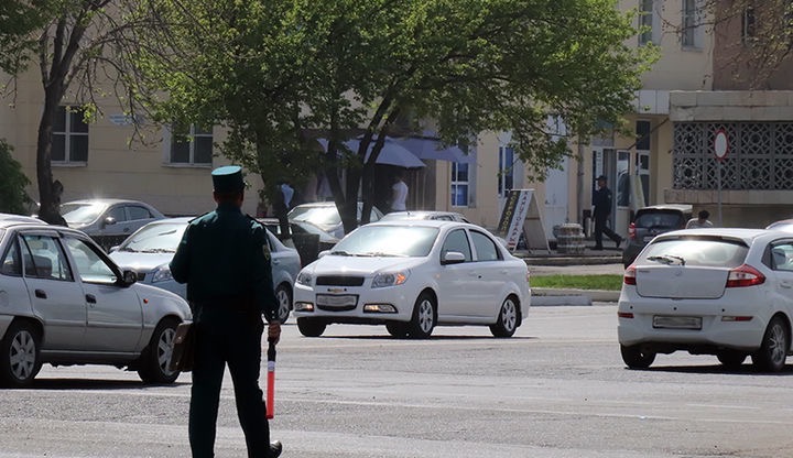 В Ташкенте мужчина сбил сотрудника ДПС