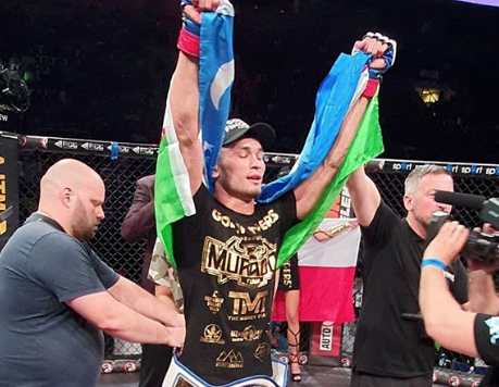 Махмуд Мурадов в первом раунде отправил в нокаут испанца Тато Примеру на турнире Night of Warriors (видео)