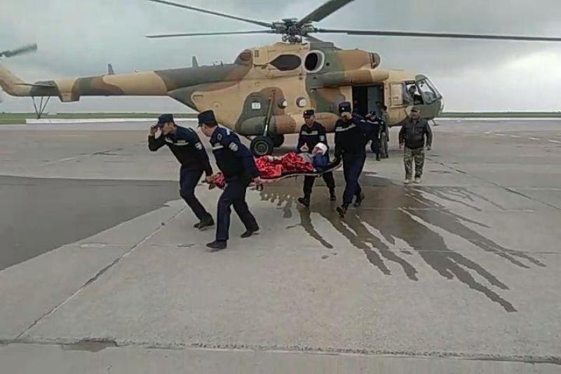 В Кашкадарье водитель перевернулся на тракторе и отправился в больницу на вертолете