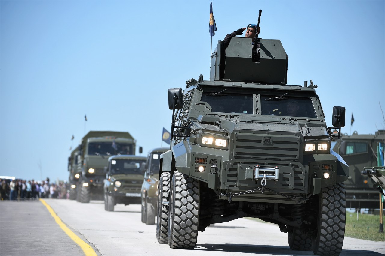 На полигоне «Чирчик» прошел парад военной техники: как это было (фото)
