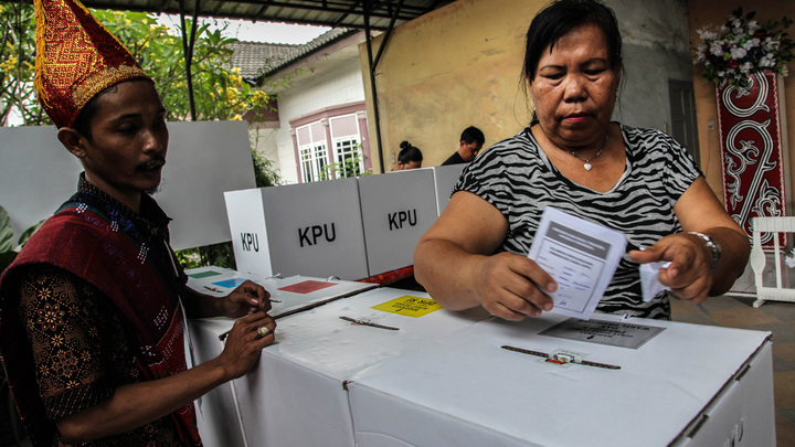 В Индонезии из-за выборов президента умерли сотни человек