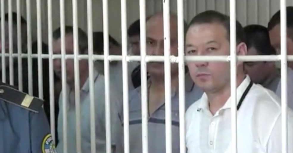 Ахмадбай заговорил после долгого молчания: люди приносили деньги и имущество по своему желанию, никто не заставлял их