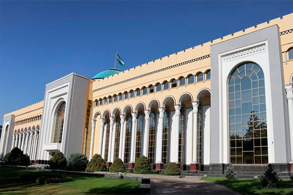 В  Санкт-Петербурге четверо узбекистанцев получили ножевые ранения во время  массовой драки