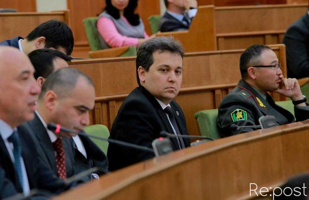 «Родители платили или искали знакомых для устройства ребенка в школы»: Шерматов опубликовал заметку о платном приеме в школу и рассказал о борьбе с коррупцией 