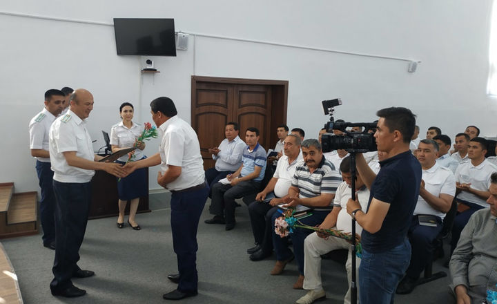 В Самарканде БПИ наградило семьи за оплату налогов вовремя