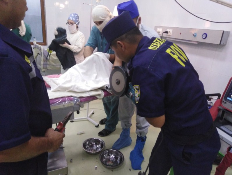 В Бухарской области МЧС спасли руку двухлетнего мальчика из мясорубки