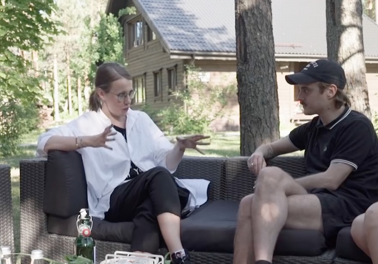 Солист группы  Little Big рассказал о снятом в Узбекистане клипе в новом выпуске «Осторожно, Собчак» (видео)