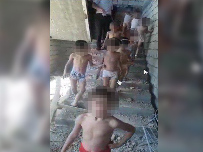 В Самарканде незарегистрированных детей скрывают в недостроенных домах