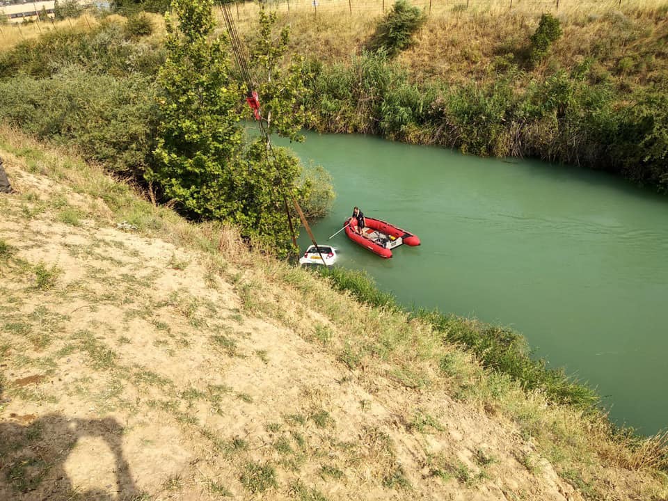 Женщина потеряла сознание и въехала в кибрайский канал