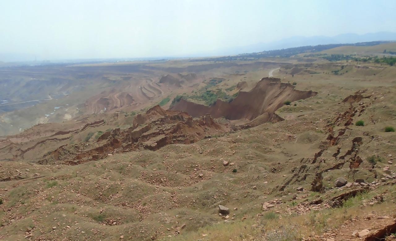 В Ангрене сошел оползень в 25 млн кубометров 