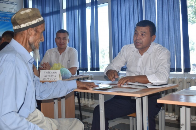 В Сурхандарье 78-летний дедушка подал документы в ВУЗ