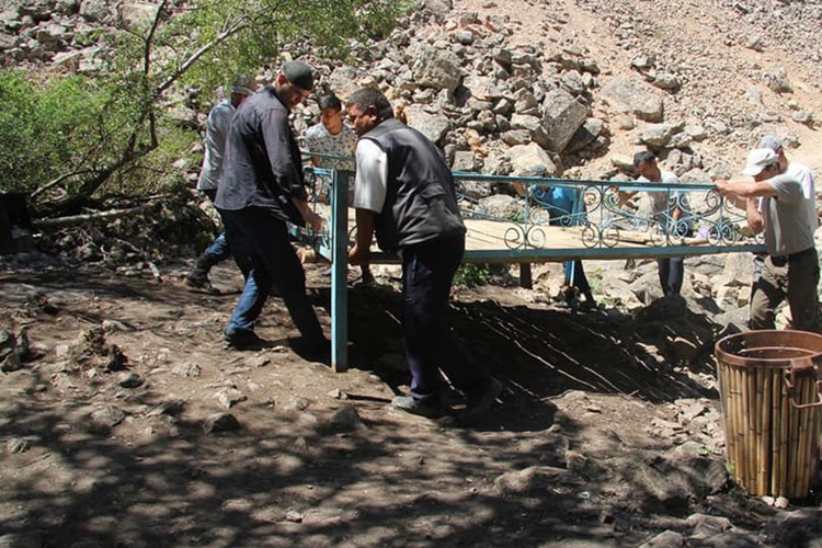 Пользователи соцсетей опровергли заявление Госкомэкологии о ликвидации топчанов на Урунгаче
