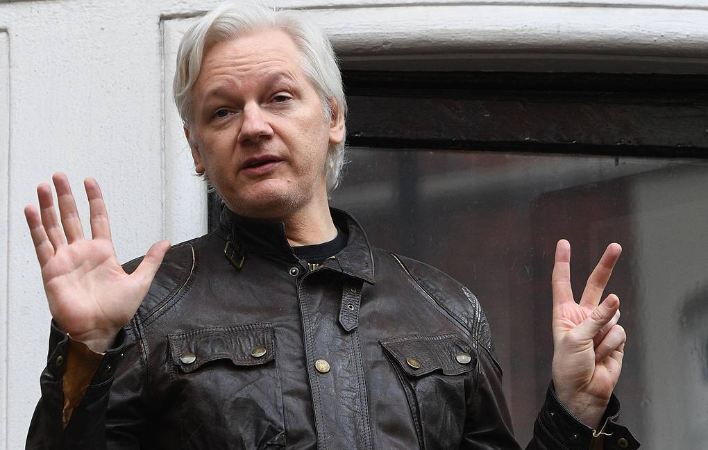 CNN: Ассанж руководил вмешательством в выборы США из посольства Эквадора