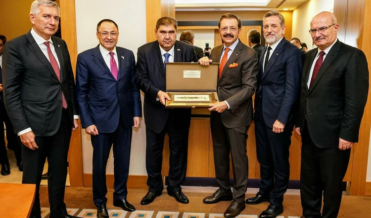 Турция отменила визу для узбекских водителей