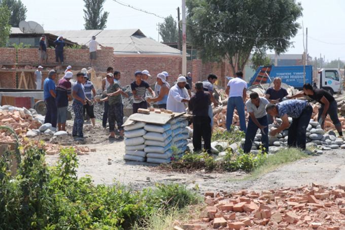 На незаконный хашар в Риштане привлекли более десятка тысяч человек